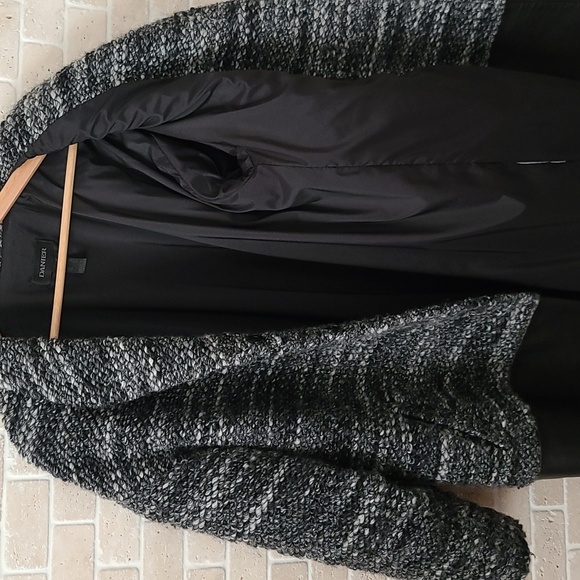 Danier Women's Black Wool Blend and Leather Coat (Sz M) - Picture 15 of 15